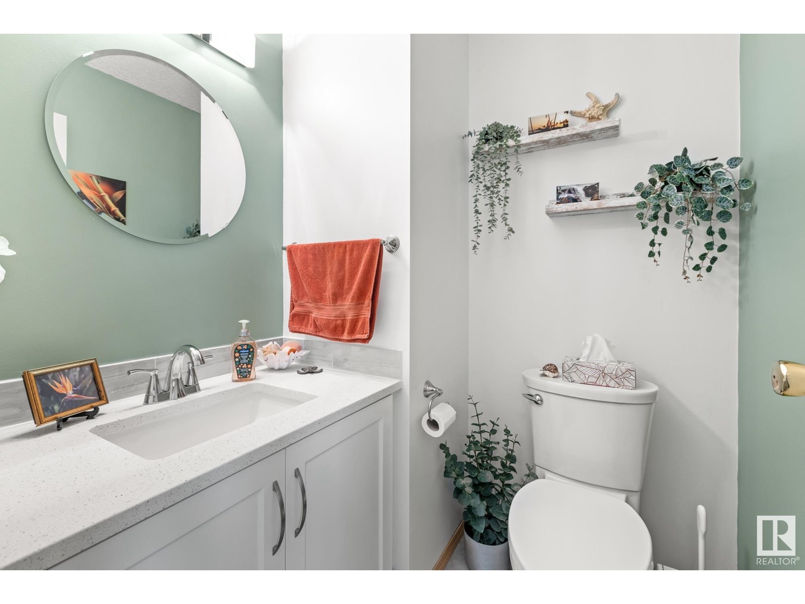 Photo 18 of 5827 162 B Av Nw, Edmonton AB