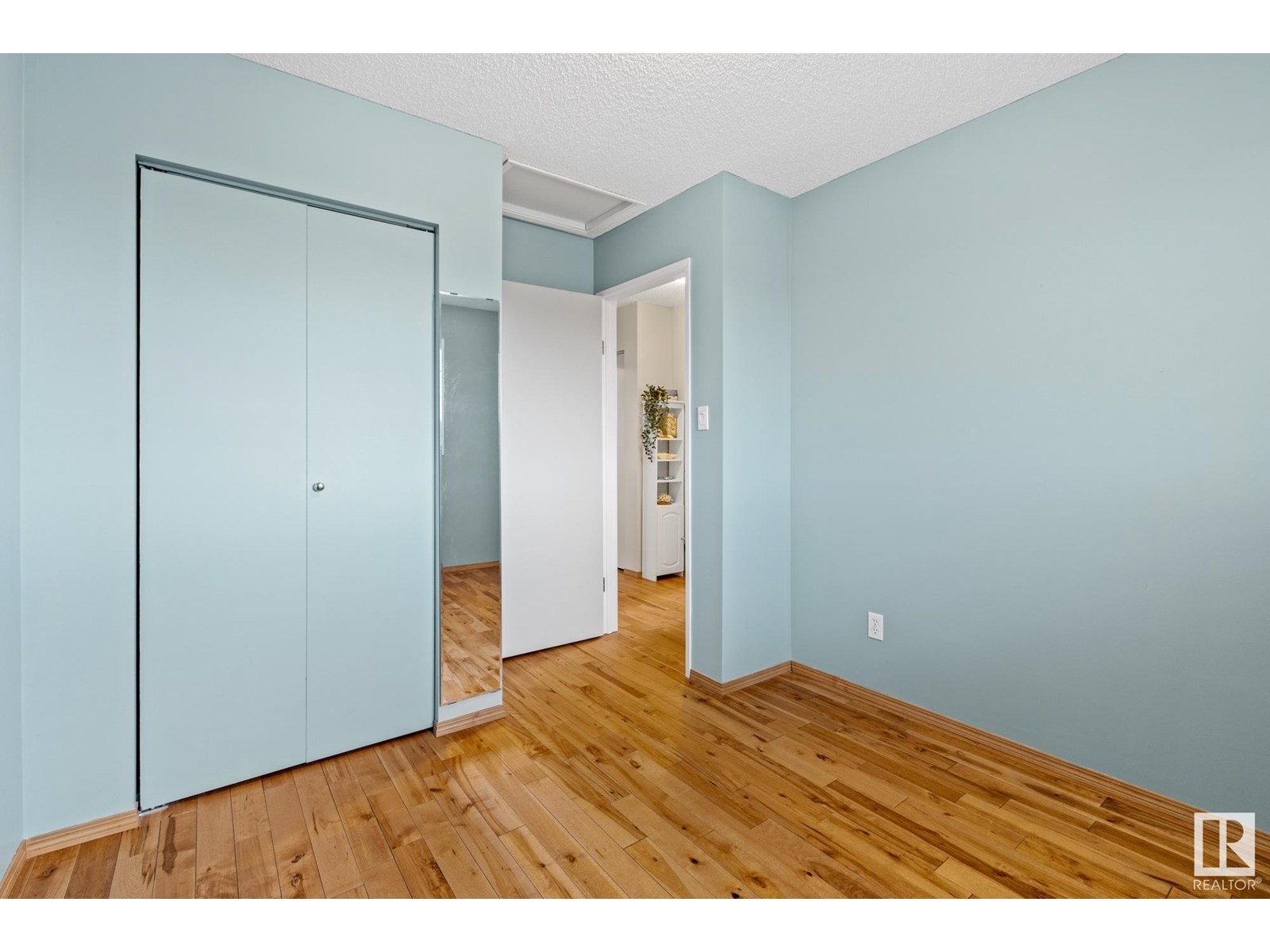 Photo 26 of 5827 162 B Av Nw, Edmonton AB