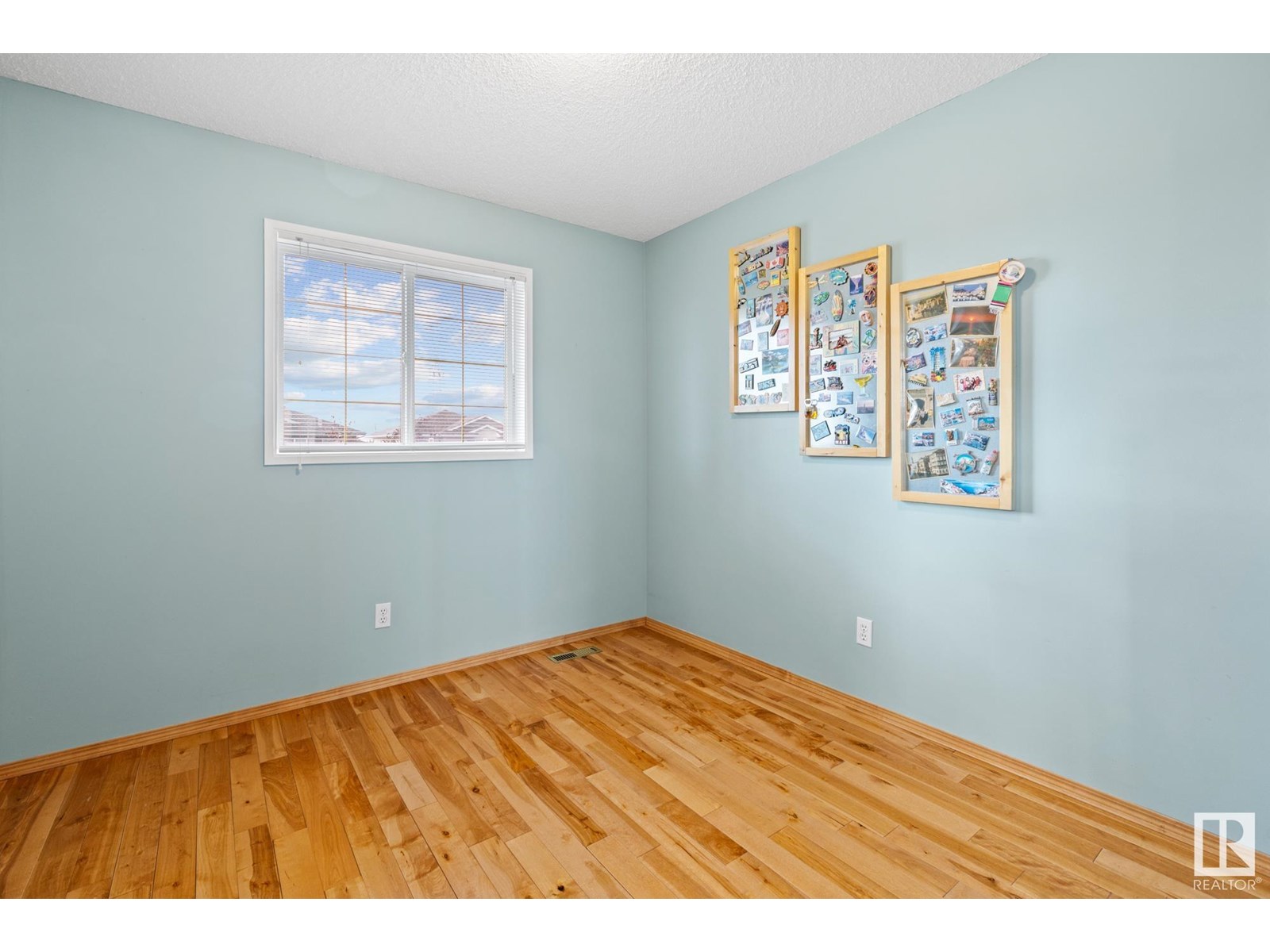 Photo 27 of 5827 162 B Av Nw, Edmonton AB