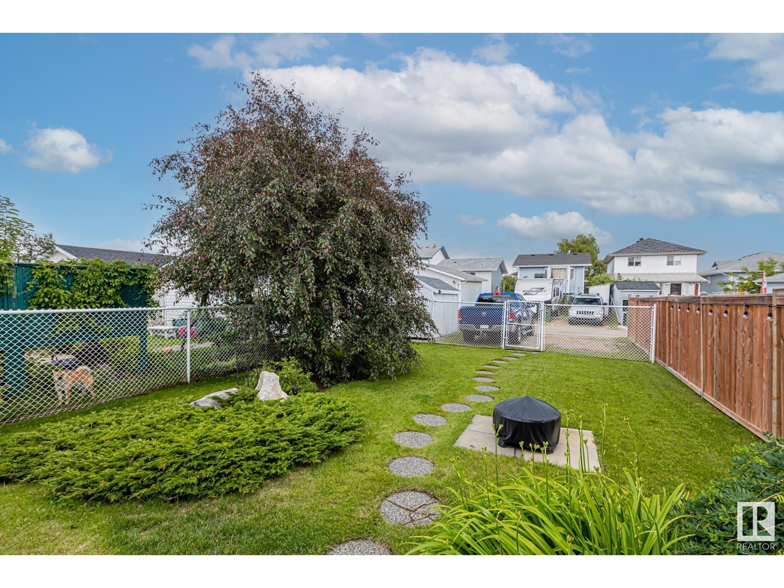 Photo 42 of 5827 162 B Av Nw, Edmonton AB