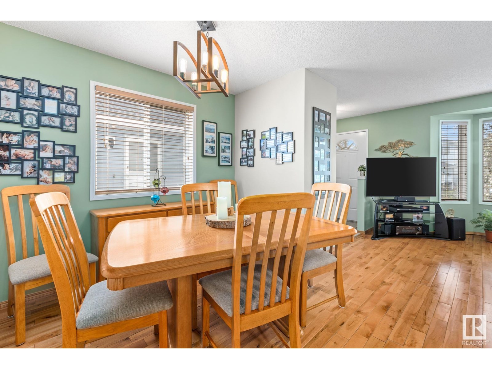 Photo 8 of 5827 162 B Av Nw, Edmonton AB