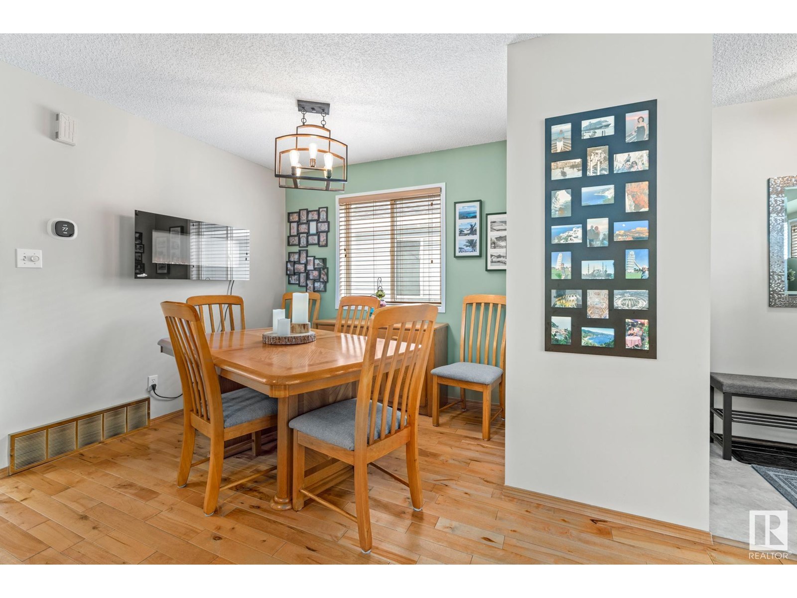 Photo 9 of 5827 162 B Av Nw, Edmonton AB