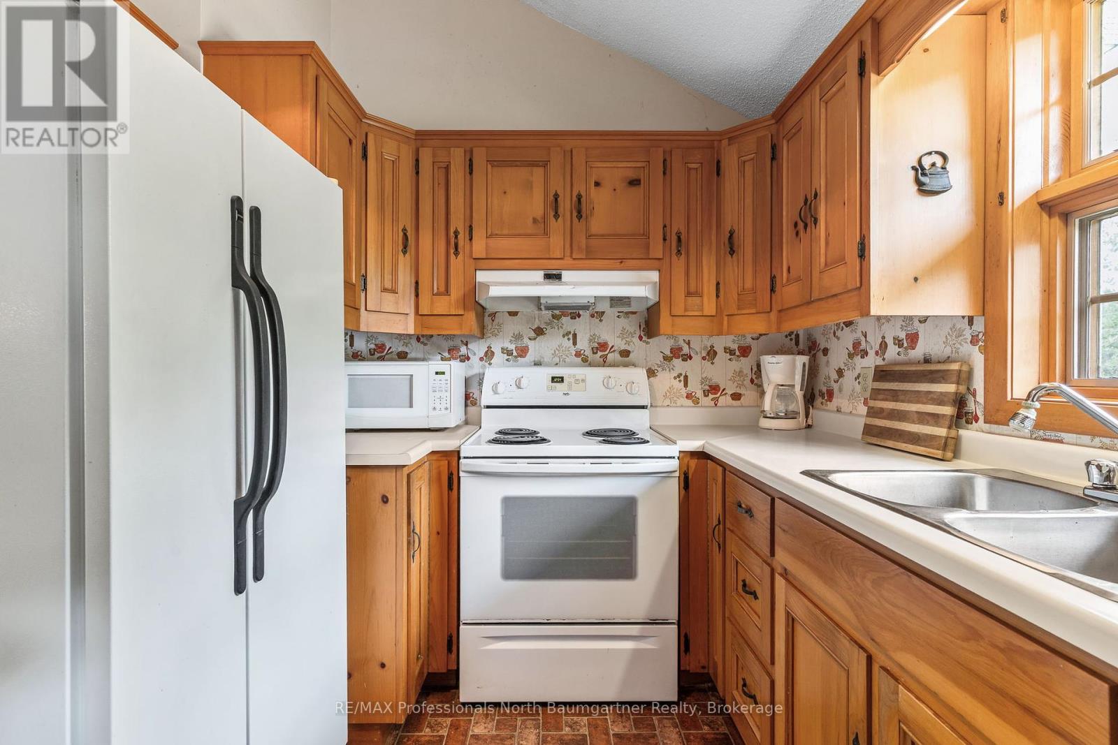Photo 10 of 1230 North Shore Road, Algonquin Highlands ON