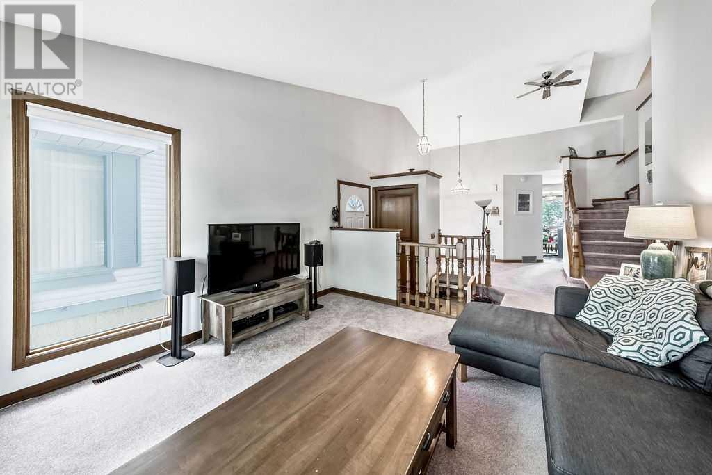 Single Family House for Sale in  Sandpiper Circle NW Sandstone Valley Calgary 