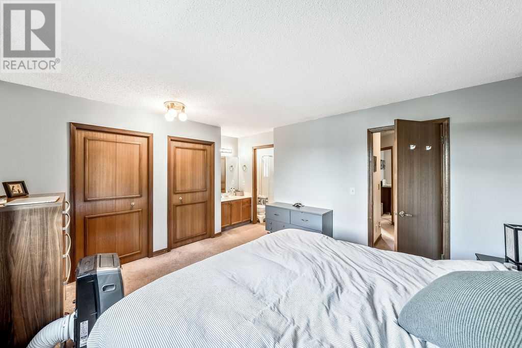 Single Family House for Sale in  Sandpiper Circle NW Sandstone Valley Calgary 