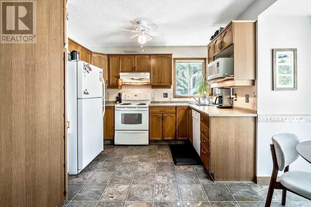 Single Family House for Sale in  Sandpiper Circle NW Sandstone Valley Calgary 