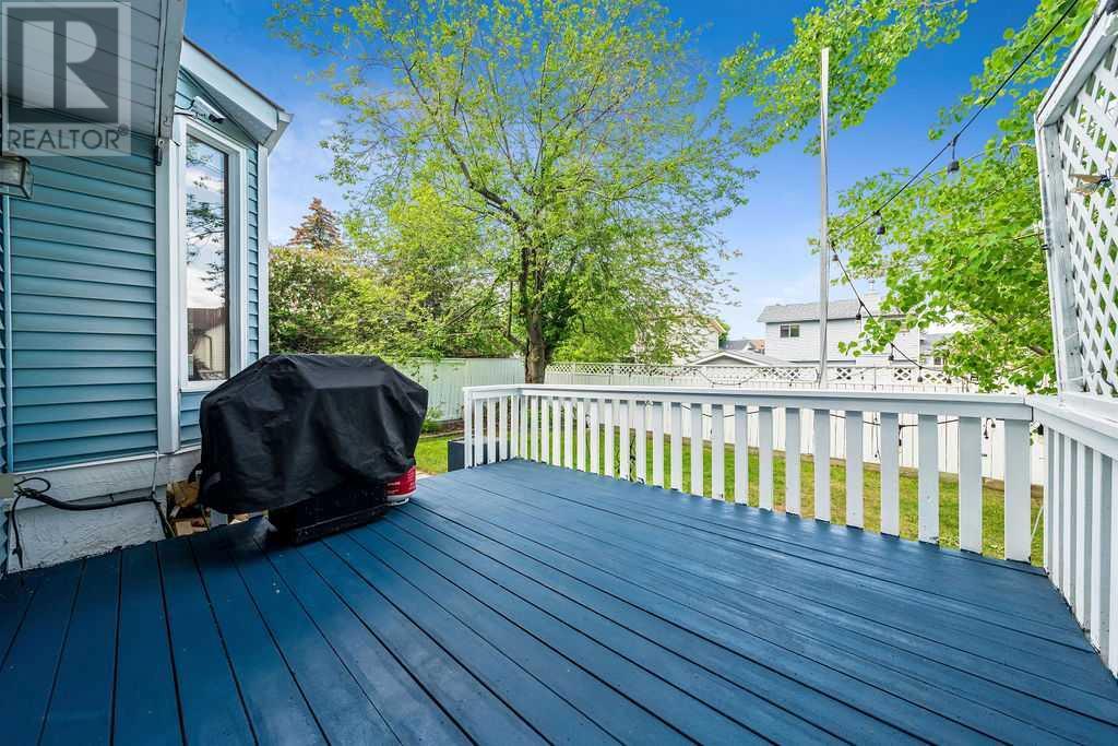 Single Family House for Sale in  Sandpiper Circle NW Sandstone Valley Calgary 