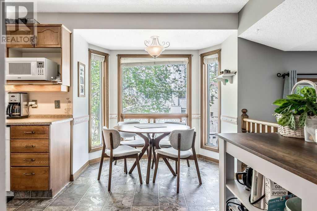 Single Family House for Sale in  Sandpiper Circle NW Sandstone Valley Calgary 