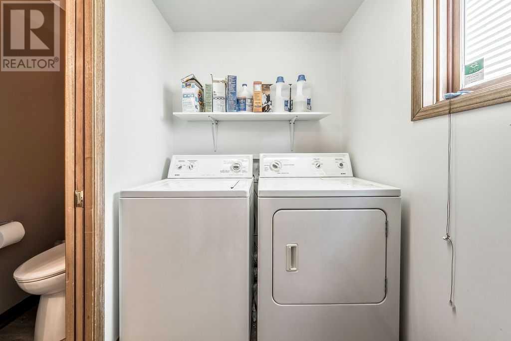 Single Family House for Sale in  Sandpiper Circle NW Sandstone Valley Calgary 