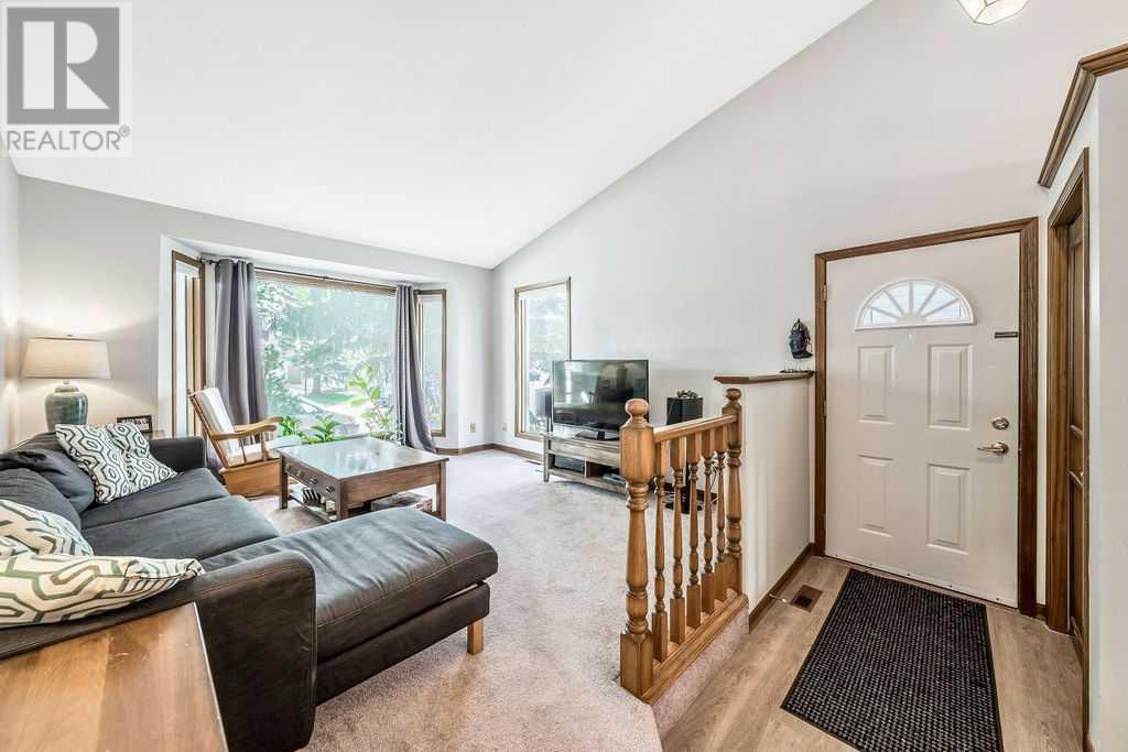 Single Family House for Sale in  Sandpiper Circle NW Sandstone Valley Calgary 