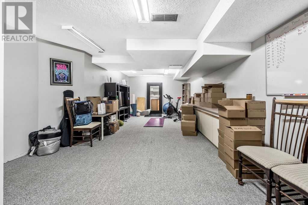 Single Family House for Sale in  Sandpiper Circle NW Sandstone Valley Calgary 