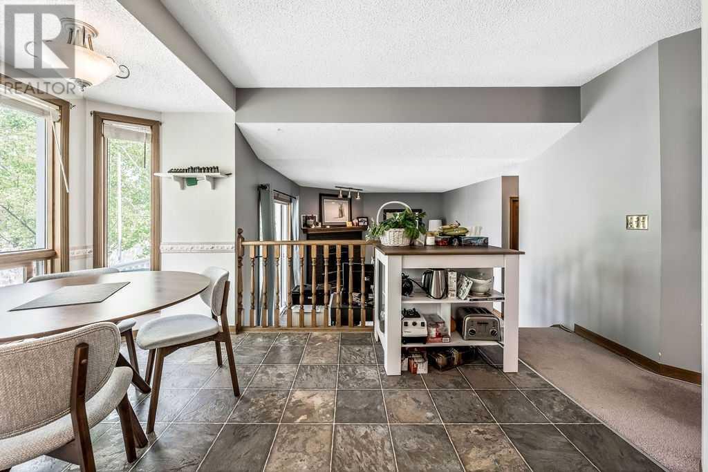 Single Family House for Sale in  Sandpiper Circle NW Sandstone Valley Calgary 
