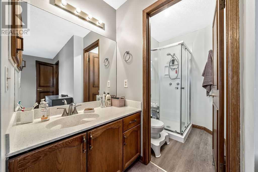 Single Family House for Sale in  Sandpiper Circle NW Sandstone Valley Calgary 