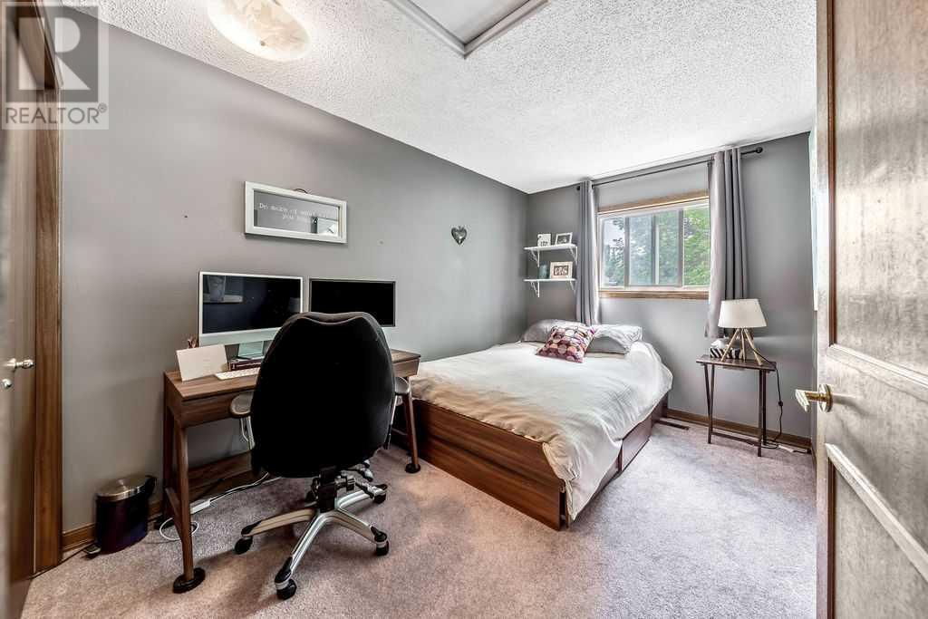Single Family House for Sale in  Sandpiper Circle NW Sandstone Valley Calgary 