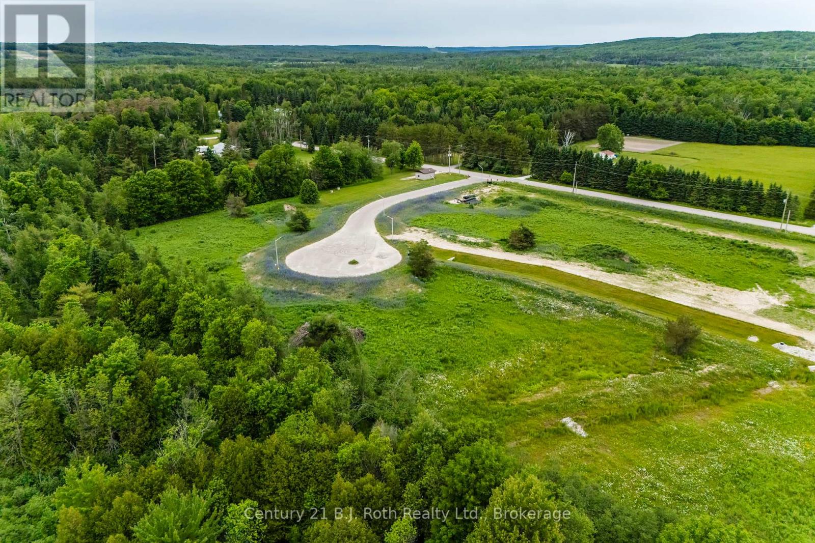 Photo 3 of 13 Greenlaw Court, Springwater ON