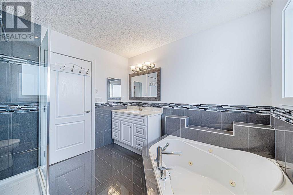 Single Family House for Sale in  Hawktree Green NW Hawkwood Calgary 