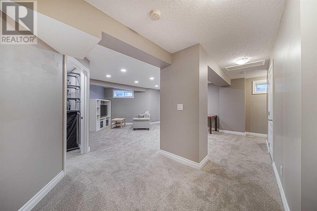 Single Family House for Sale in  Hawktree Green NW Hawkwood Calgary 