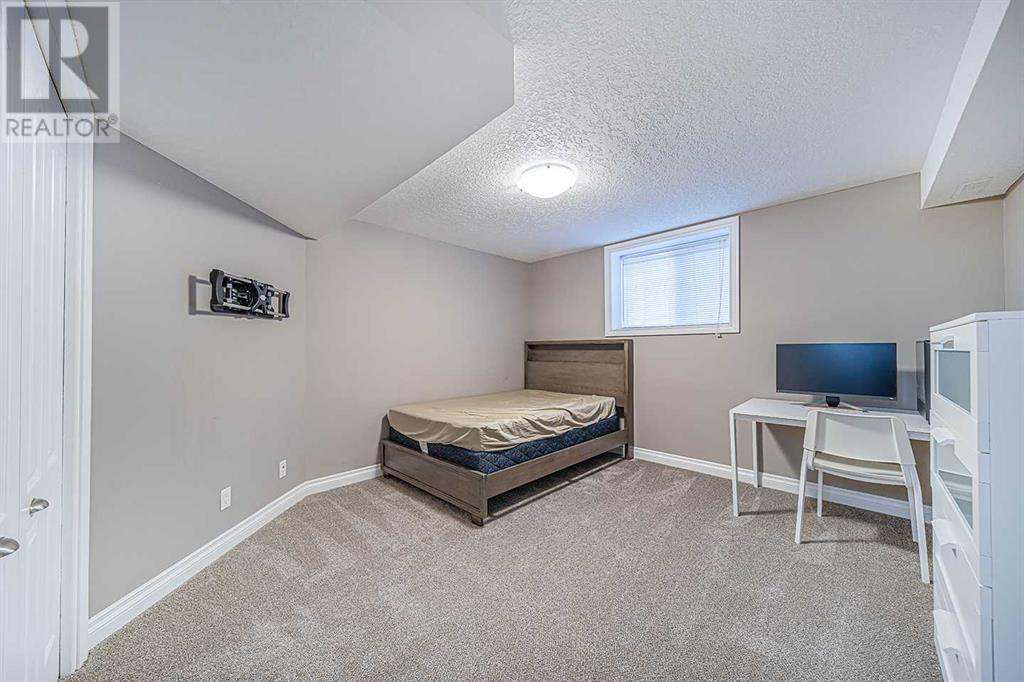 Single Family House for Sale in  Hawktree Green NW Hawkwood Calgary 