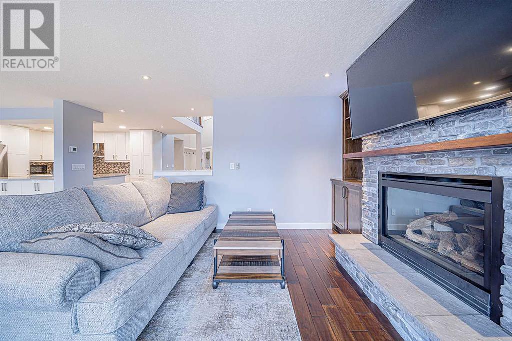 Single Family House for Sale in  Hawktree Green NW Hawkwood Calgary 