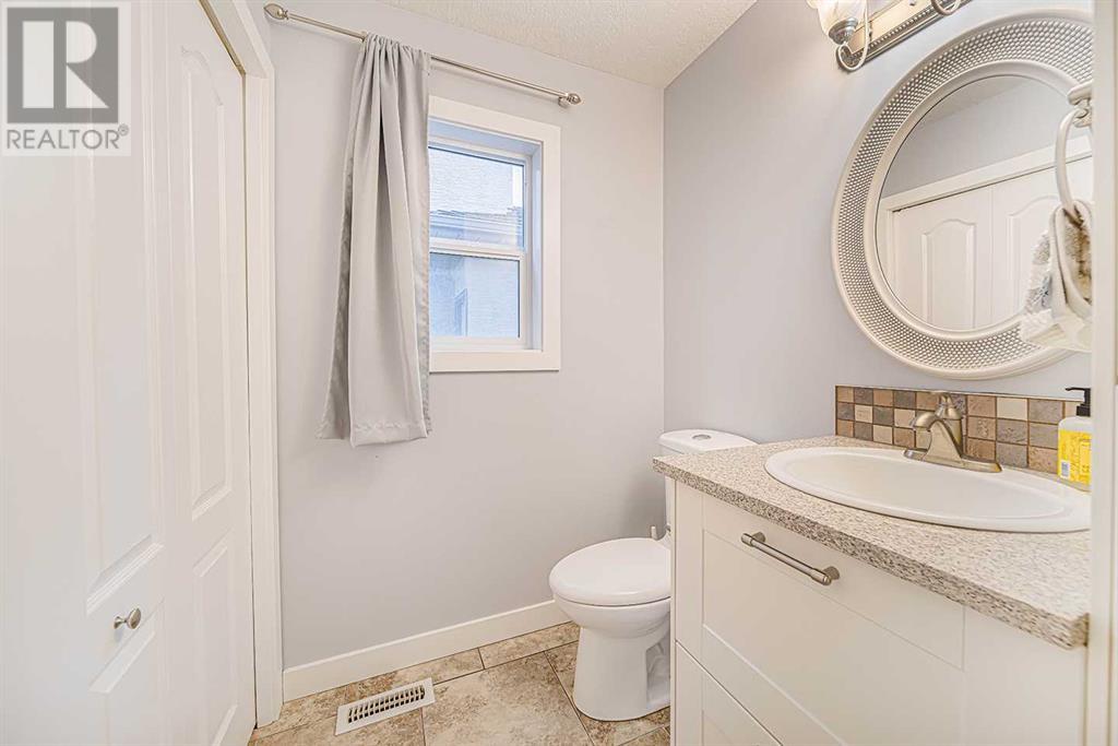 Single Family House for Sale in  Hawktree Green NW Hawkwood Calgary 