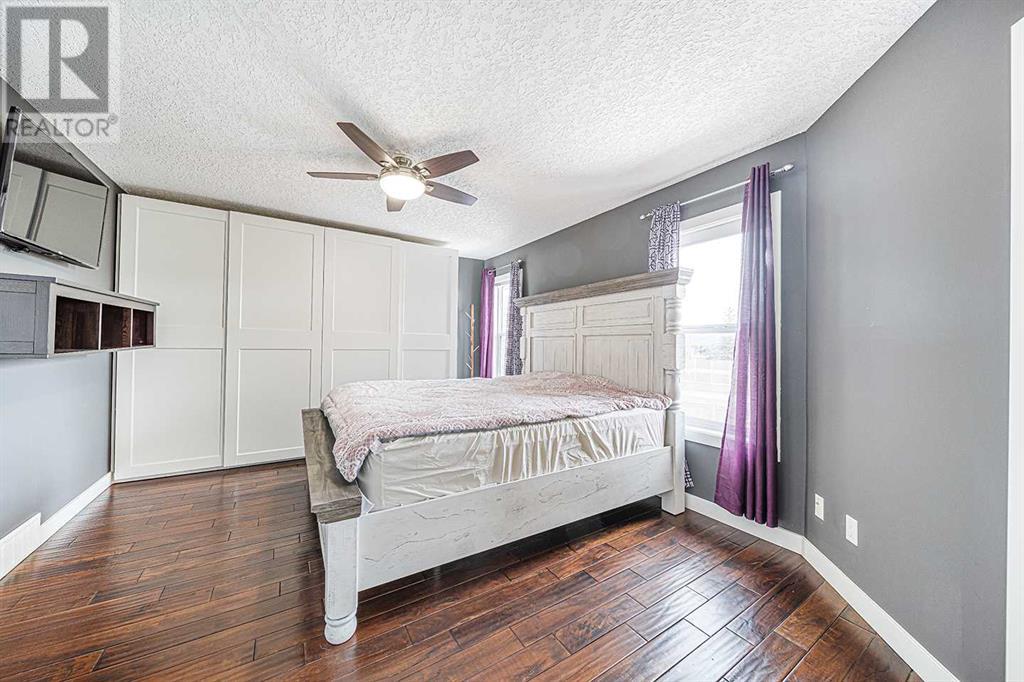 Single Family House for Sale in  Hawktree Green NW Hawkwood Calgary 