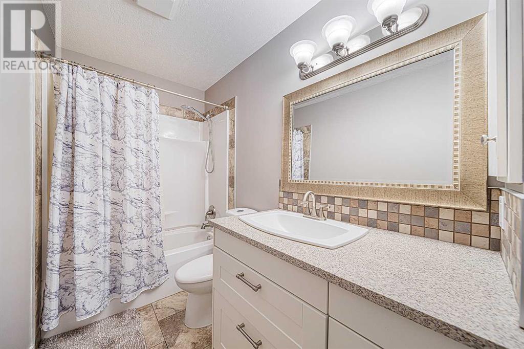 Single Family House for Sale in  Hawktree Green NW Hawkwood Calgary 