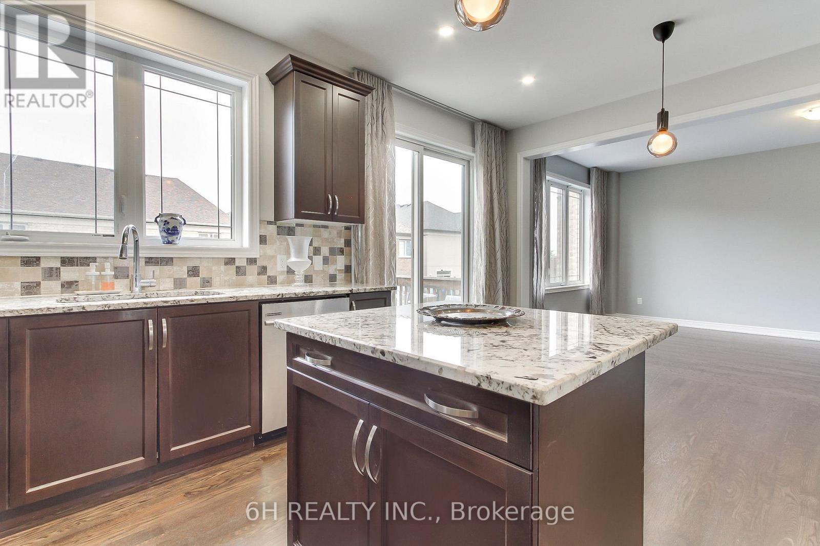 Single Family House for Sale in  STRONG AVENUE Vaughan (Patterson) 