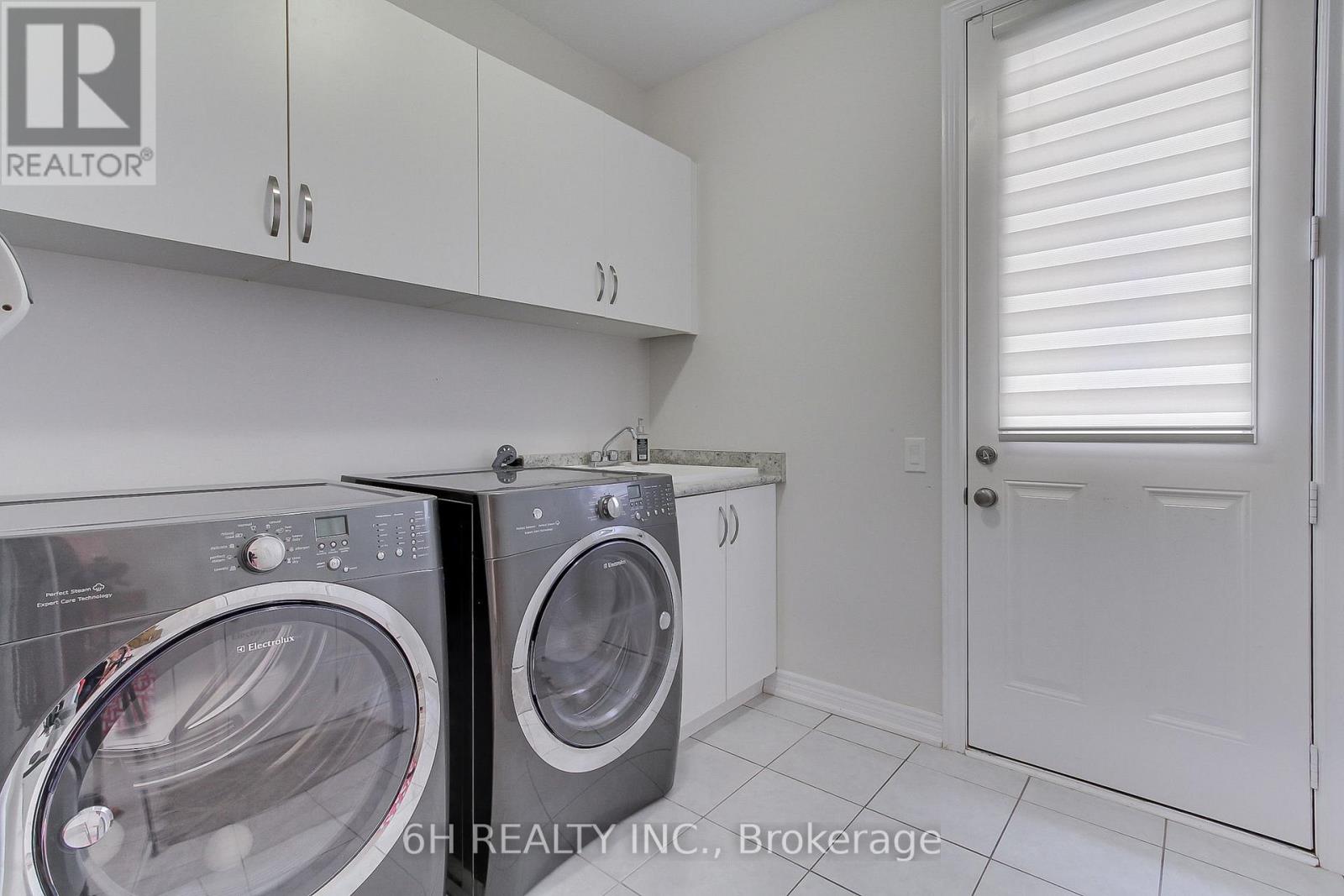 Single Family House for Sale in  STRONG AVENUE Vaughan (Patterson) 
