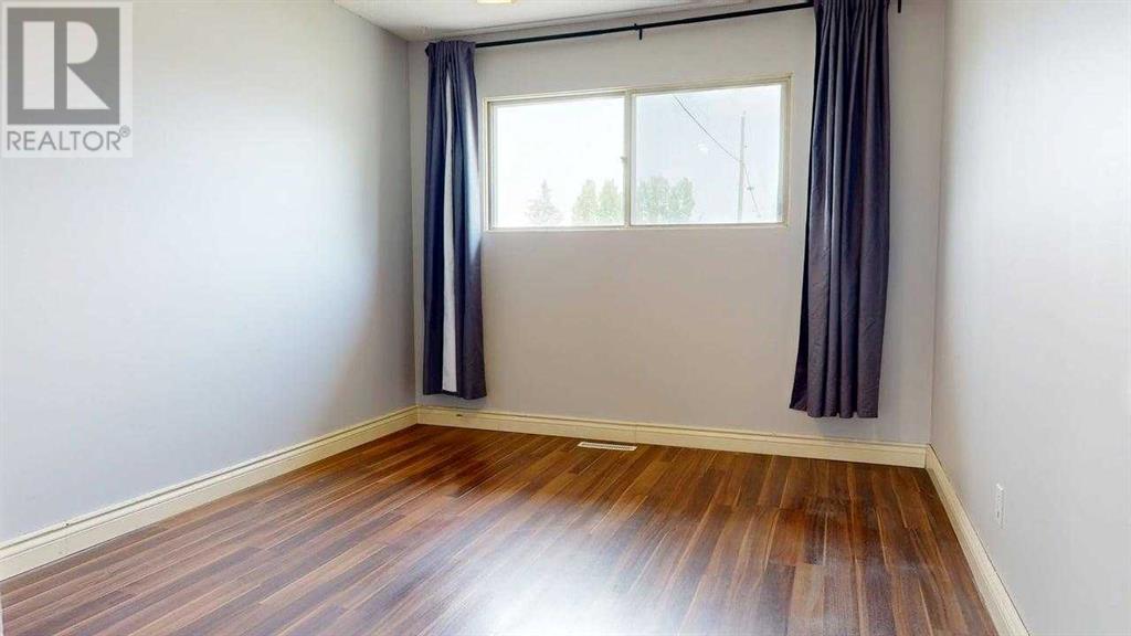 Single Family House Bungalow for Sale in   Avenue Mountview Grande Prairie 