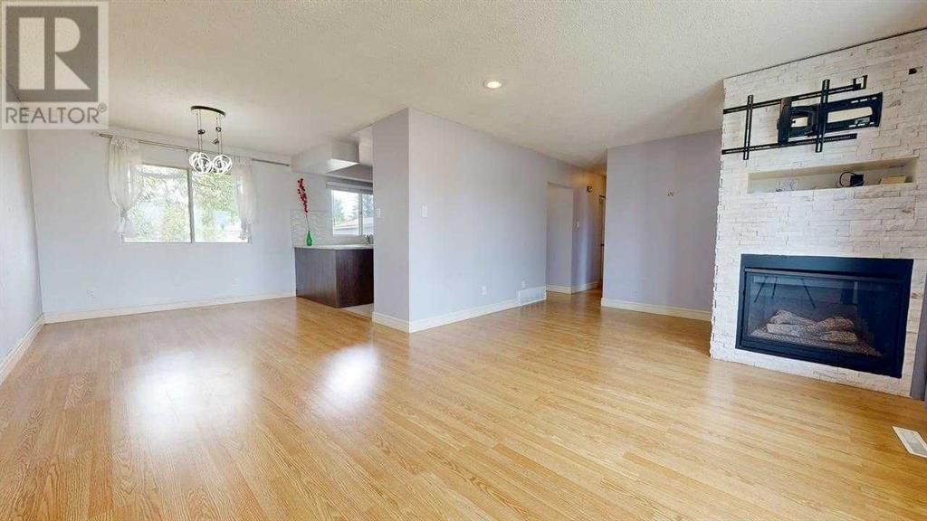 Single Family House Bungalow for Sale in   Avenue Mountview Grande Prairie 