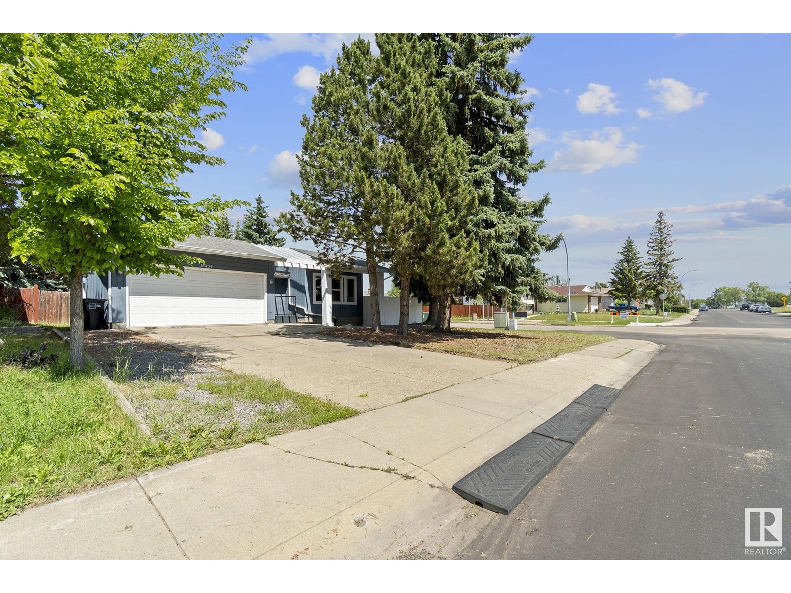 Photo 3 of 18404 66 Av Nw, Edmonton AB