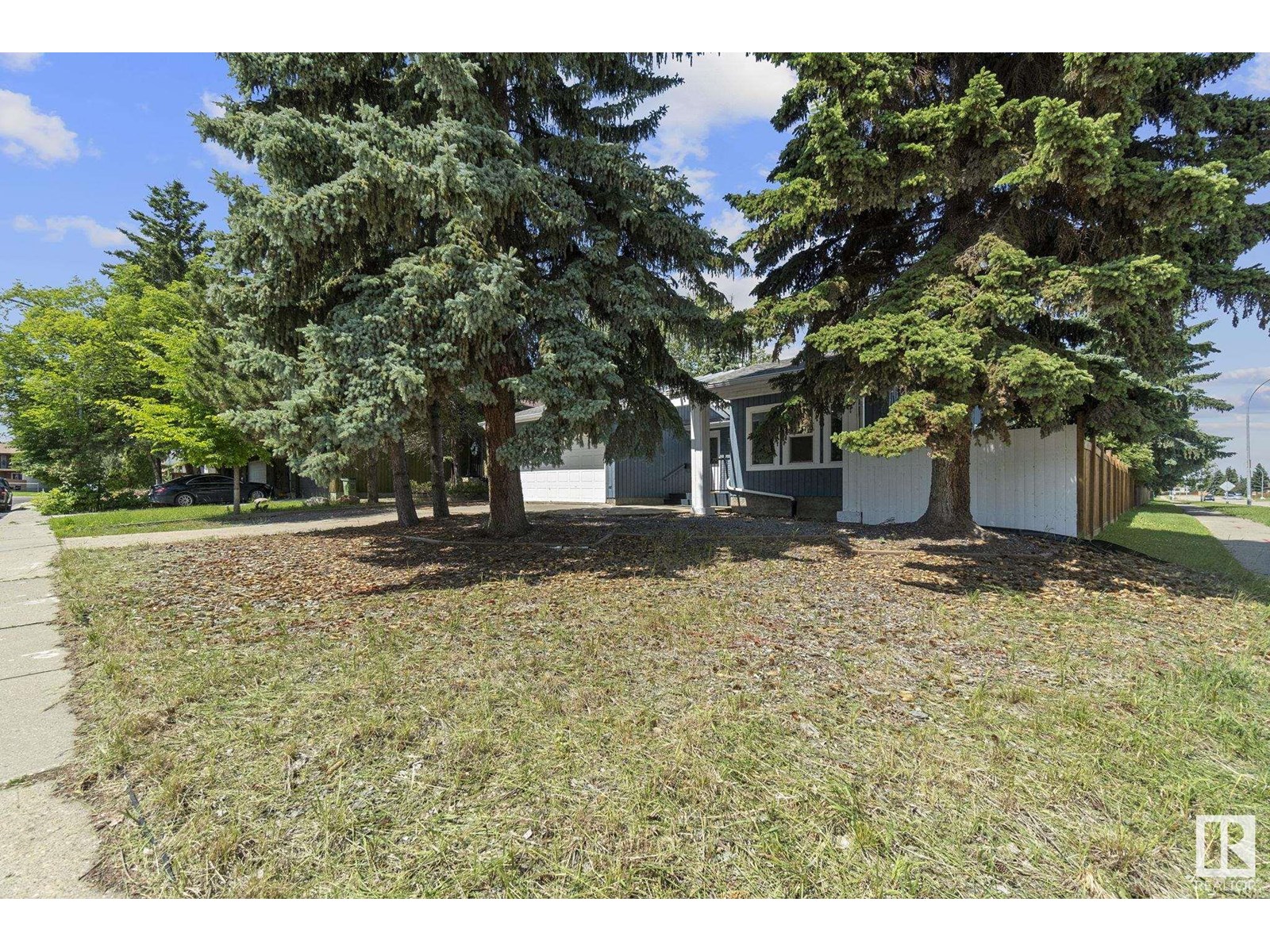 Photo 2 of 18404 66 Av Nw, Edmonton AB