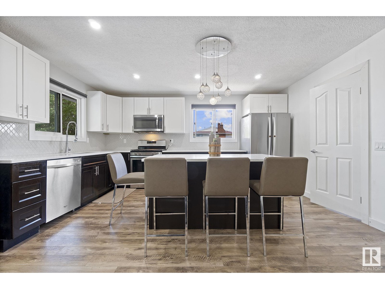 Photo 11 of 18404 66 Av Nw, Edmonton AB