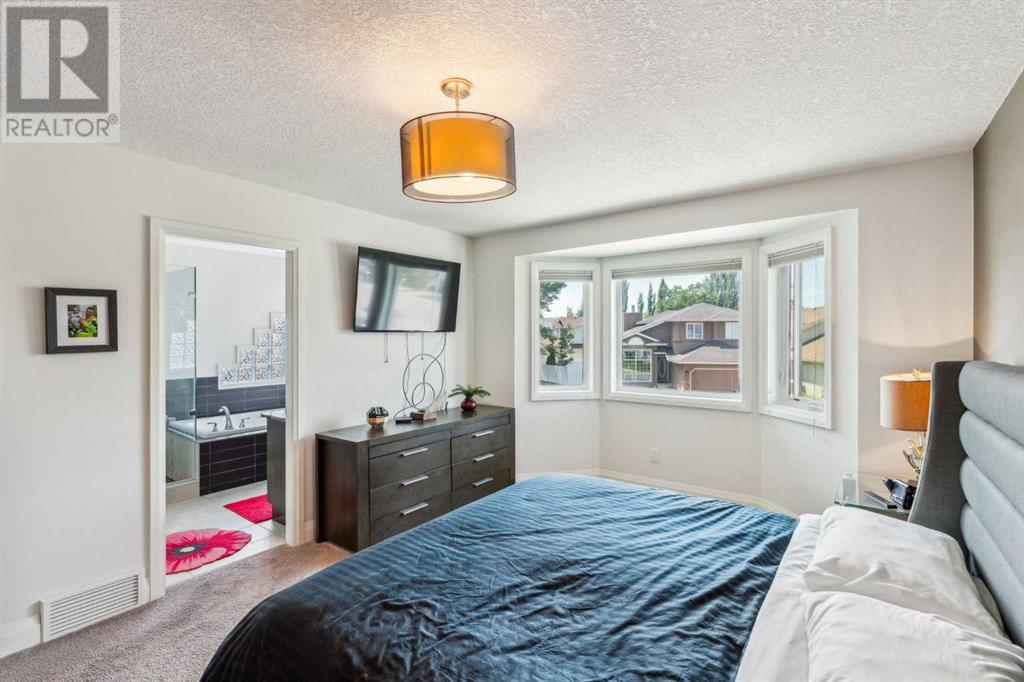 Single Family House 4 Level for Sale in  Riverview Park SE Riverbend Calgary 