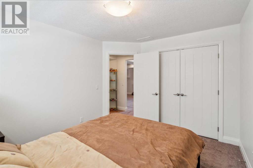 Single Family House 4 Level for Sale in  Riverview Park SE Riverbend Calgary 