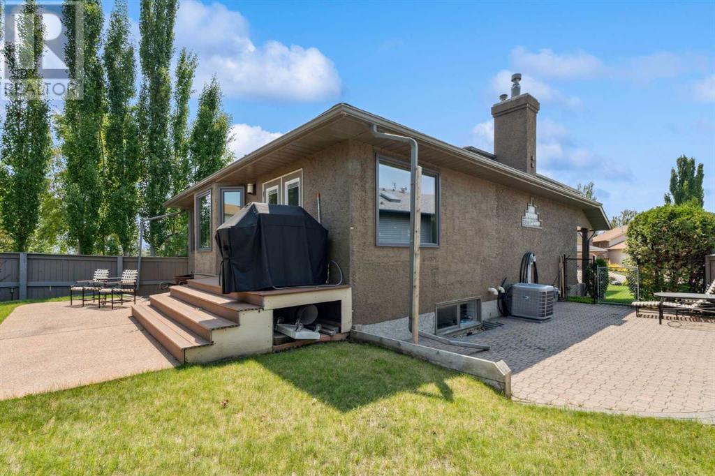 Single Family House 4 Level for Sale in  Riverview Park SE Riverbend Calgary 