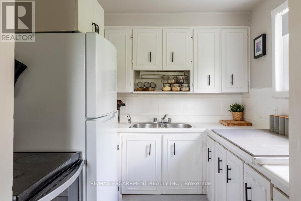 Photo 12 of 169 Forfar Street W, Haldimand ON