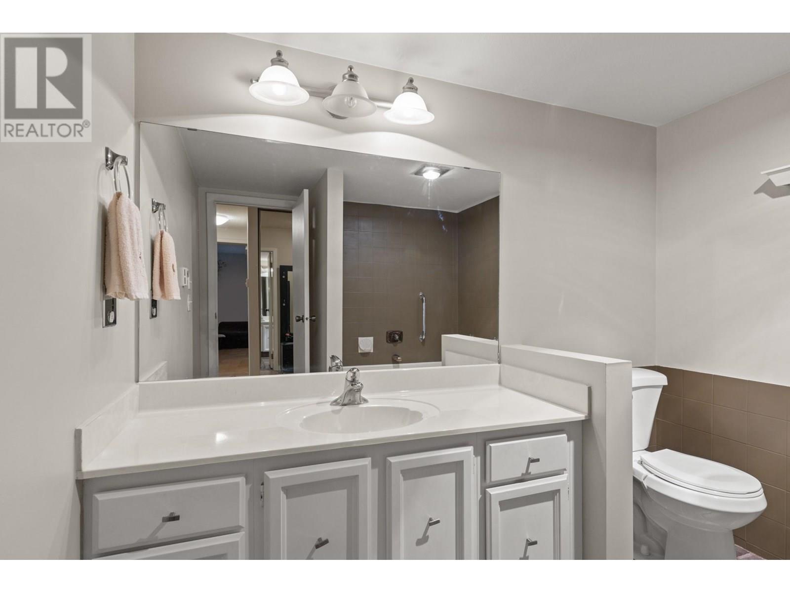 108 1035 Bernard Avenue, Kelowna