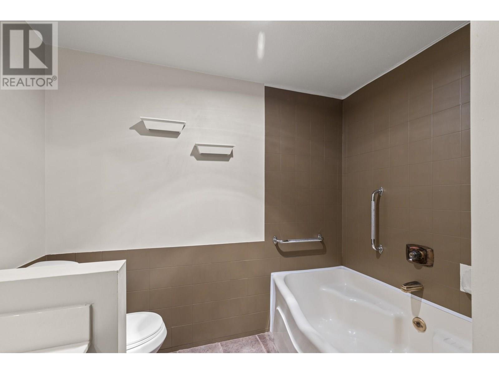 108 1035 Bernard Avenue, Kelowna