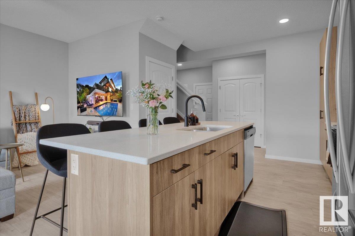 Photo 36 of 313 40 A Av Nw, Edmonton AB
