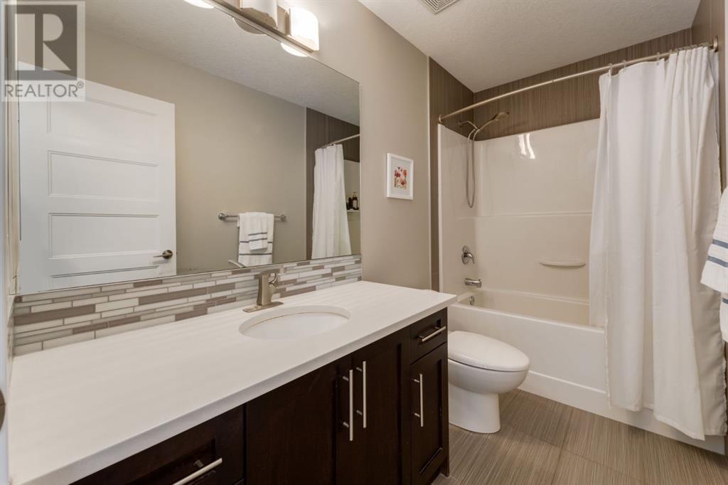 Single Family House for Sale in  Sherwood Mount NW Sherwood Calgary 