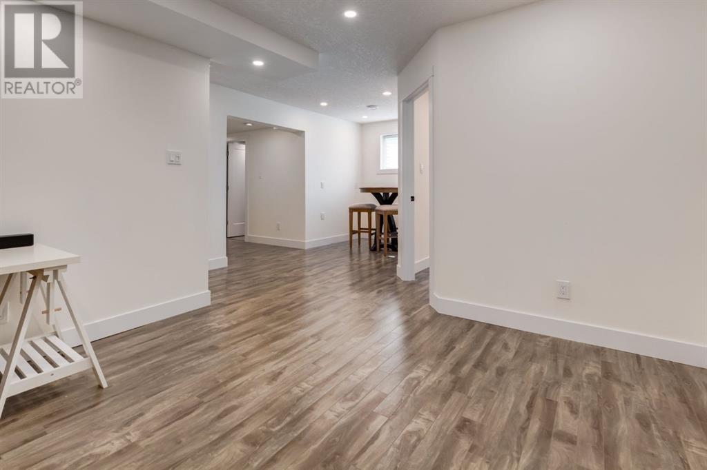 Single Family House for Sale in  Sherwood Mount NW Sherwood Calgary 