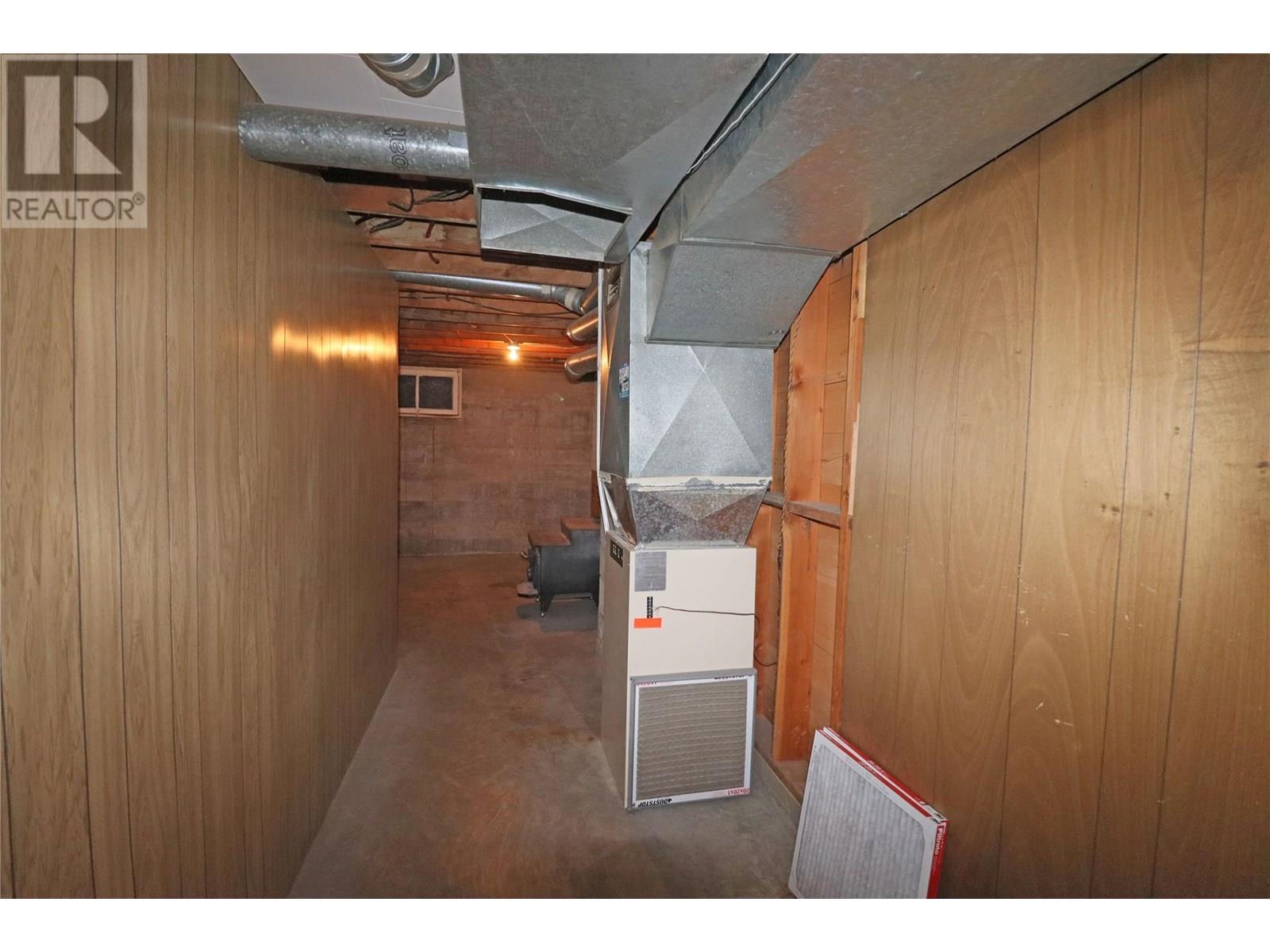 6275 College Road, Grand Forks