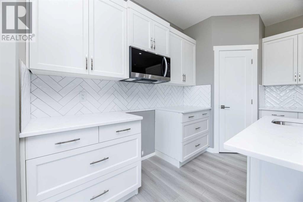 Single Family House for Sale in  Emmett Crescent Evergreen Red Deer 