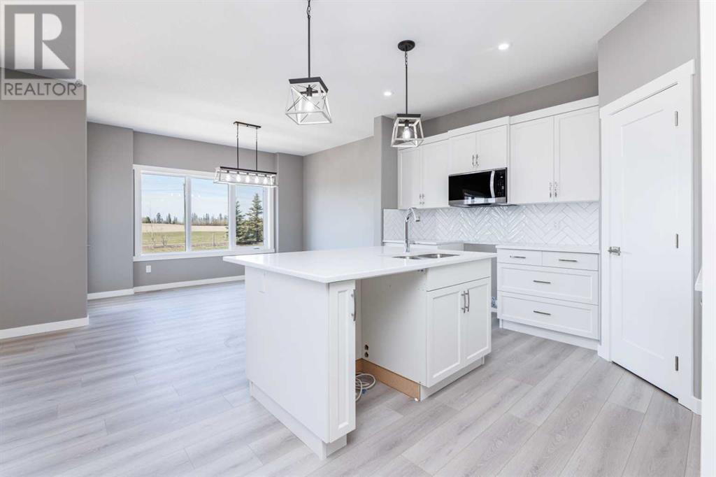 Single Family House for Sale in  Emmett Crescent Evergreen Red Deer 