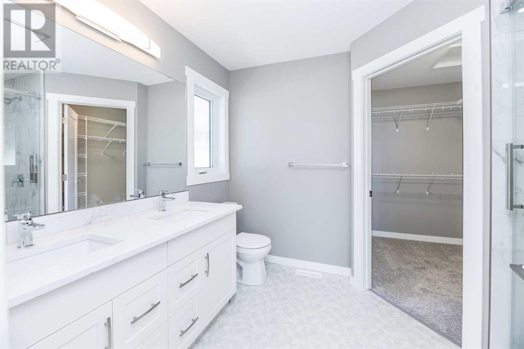 Single Family House for Sale in  Emmett Crescent Evergreen Red Deer 