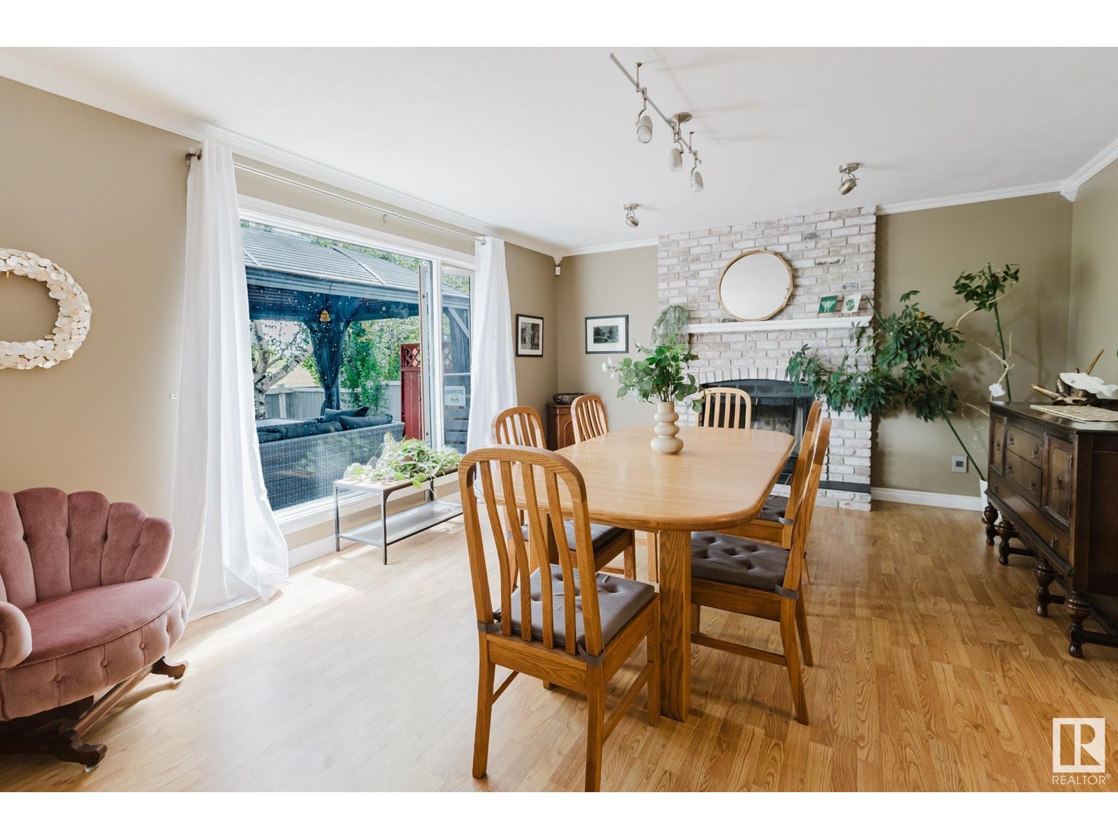 Photo 10 of 11315 8 Av Nw, Edmonton AB