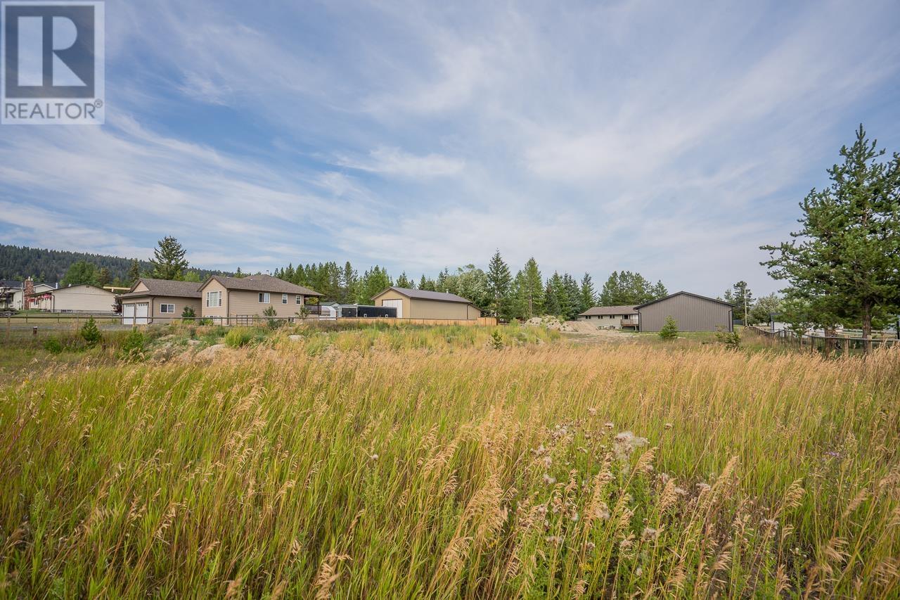 6506 GREY CRESCENT - Photo 3 of 9, Horse Lake, British Columbia