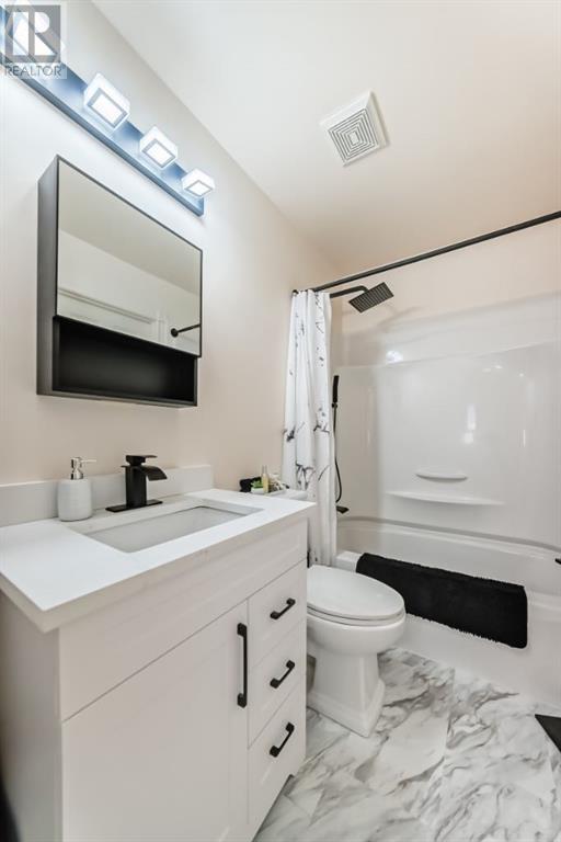 Single Family House Bungalow for Sale in  Penswood Place Penbrooke Meadows Calgary 