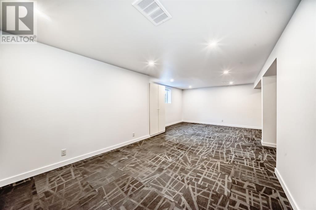 Single Family House Bungalow for Sale in  Penswood Place Penbrooke Meadows Calgary 